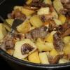 Картофель тушеный с грибами Вкусная тушеная картошка с грибами